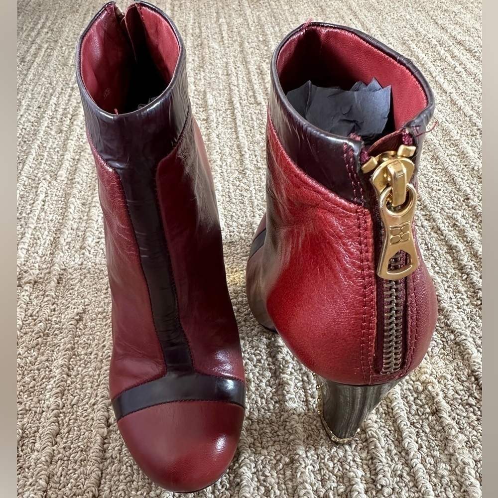 BCBGMaxAzria Booties Women’s Size 6.5 Gold Zipper Ankle Boots